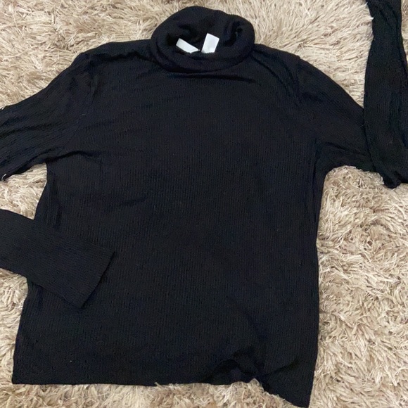 15 or 3 FOR 20 BUNDLE DEAL Sweater/top - Picture 3 of 4